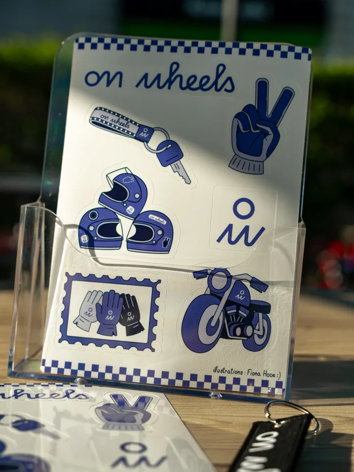 Planche de stickers On Wheels avec illustrations moto casque gants et logo